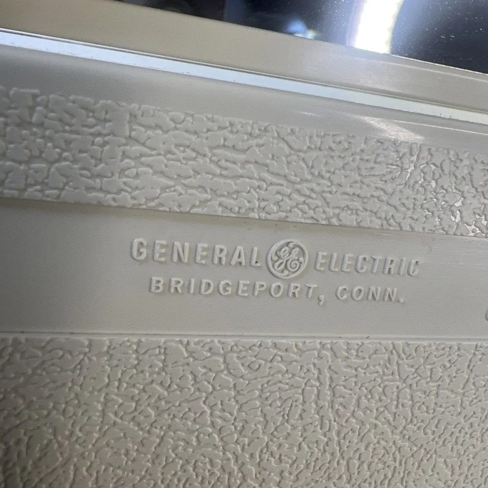 Vintage General Electric Lighted MakeUp Mirror Model B21M-1 — Tested WORKS